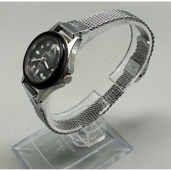 Vintage Lorus Womens Watch Mesh Band Date Window Silver Tone New Battery 8.5" - Picture 5 of 14